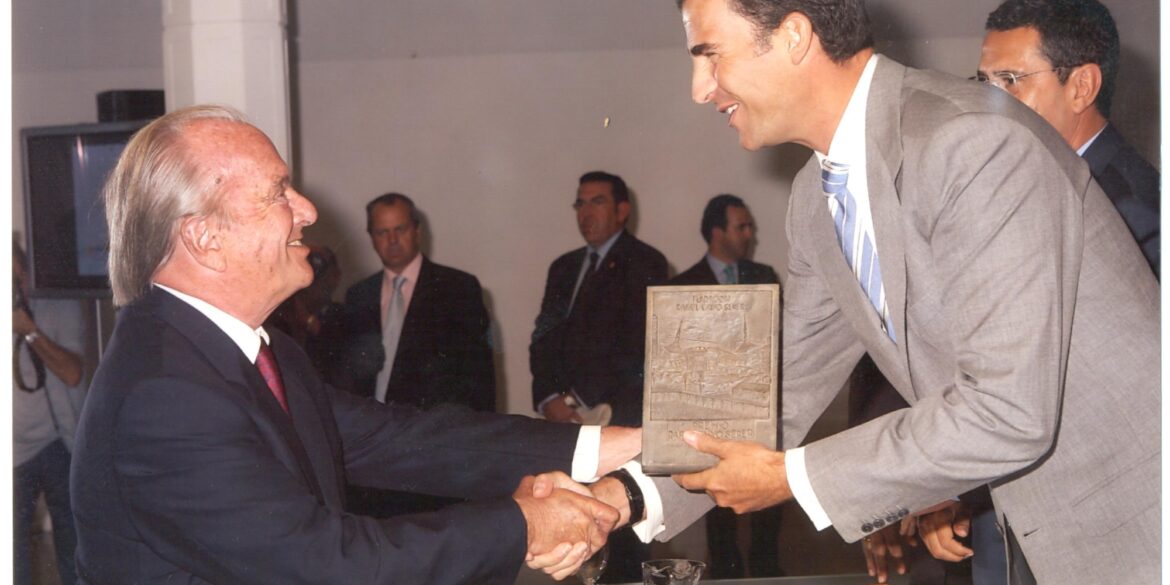 SAR el Príncipe de Asturias entrega el Premio a Francisco Pinto Balsemao